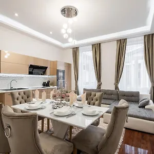 Centrum Opera Luxury With Free Garage Apartment Budapest