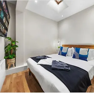 Modern In Southeast - Peckham Apartment London