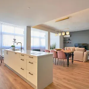 Marques Pombal Apartment